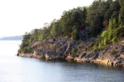 Klippor intill havet